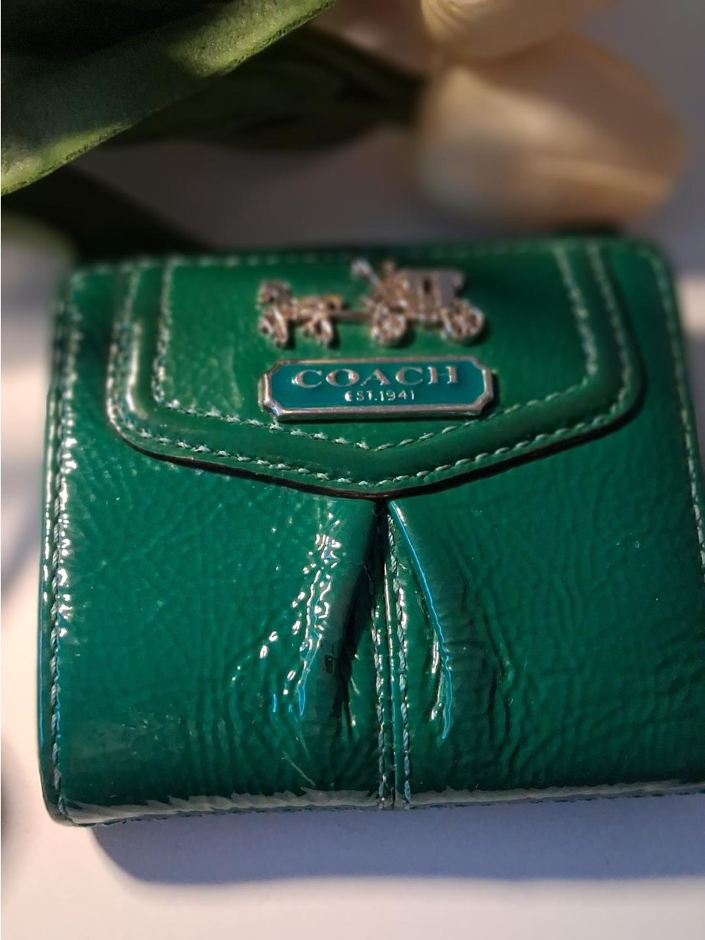 COACH VINTAGE GREEN PATENT LEATHER COMPACT WALLET EUC - Picture 2 of 8